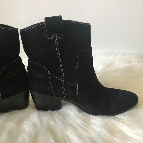 Vince Camuto Shoes - Vince Camuto black western style suede bootie 8.5